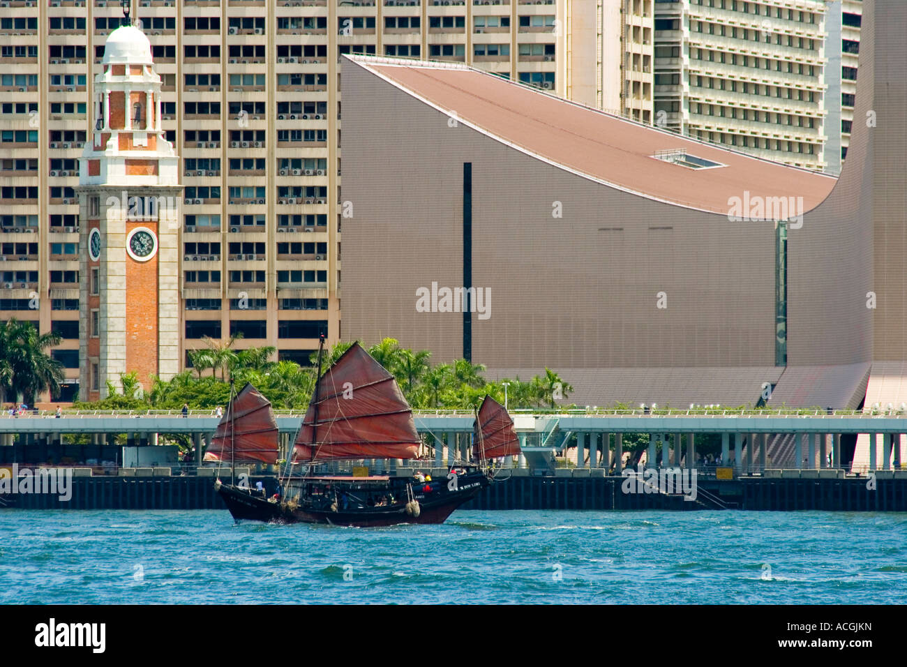 Centro Culturale di Hong Kong e Duk Ling Cinese tradizionale Giunca Vela Hong Kong Foto Stock