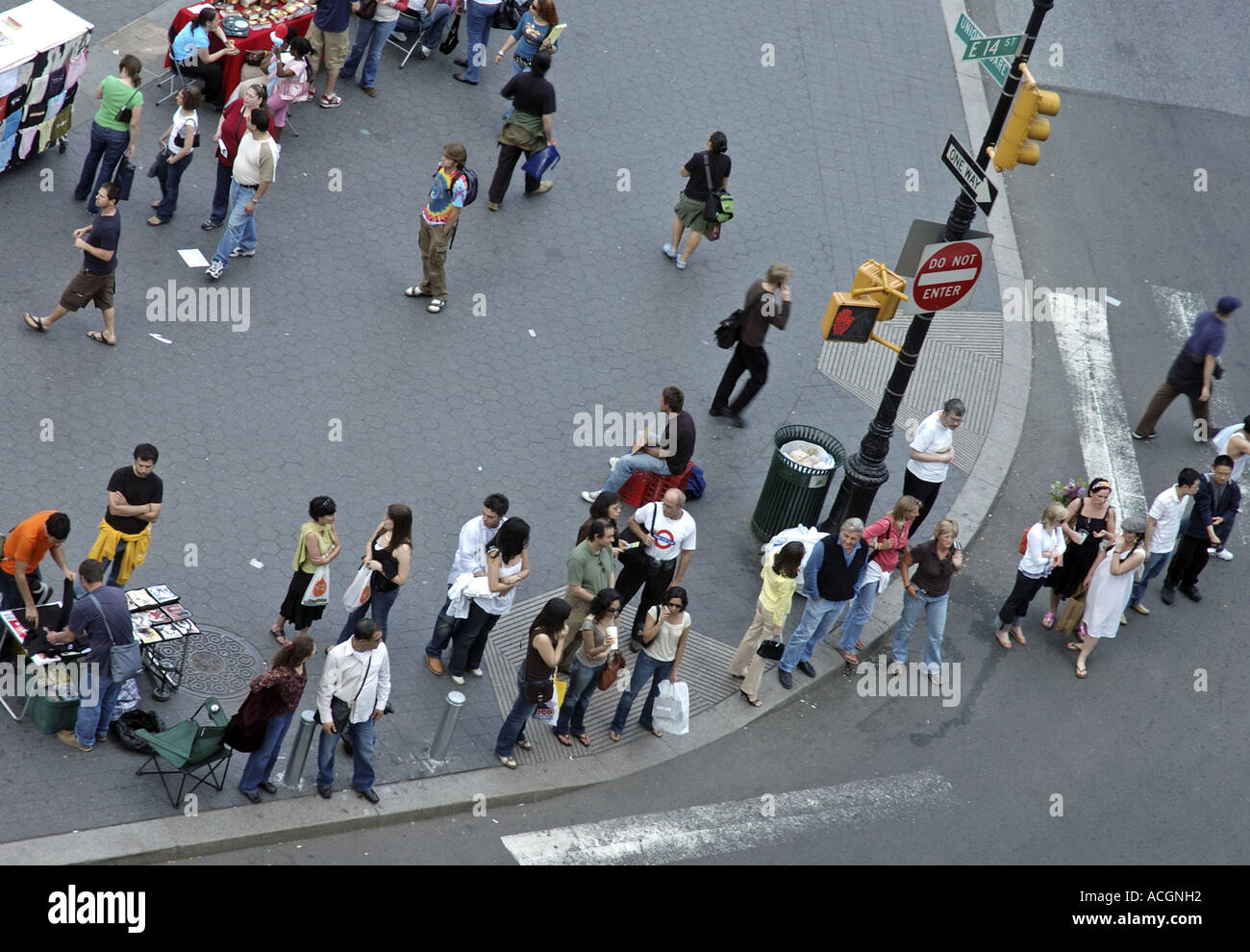 Occupato la città di New York angolo di strada Foto Stock