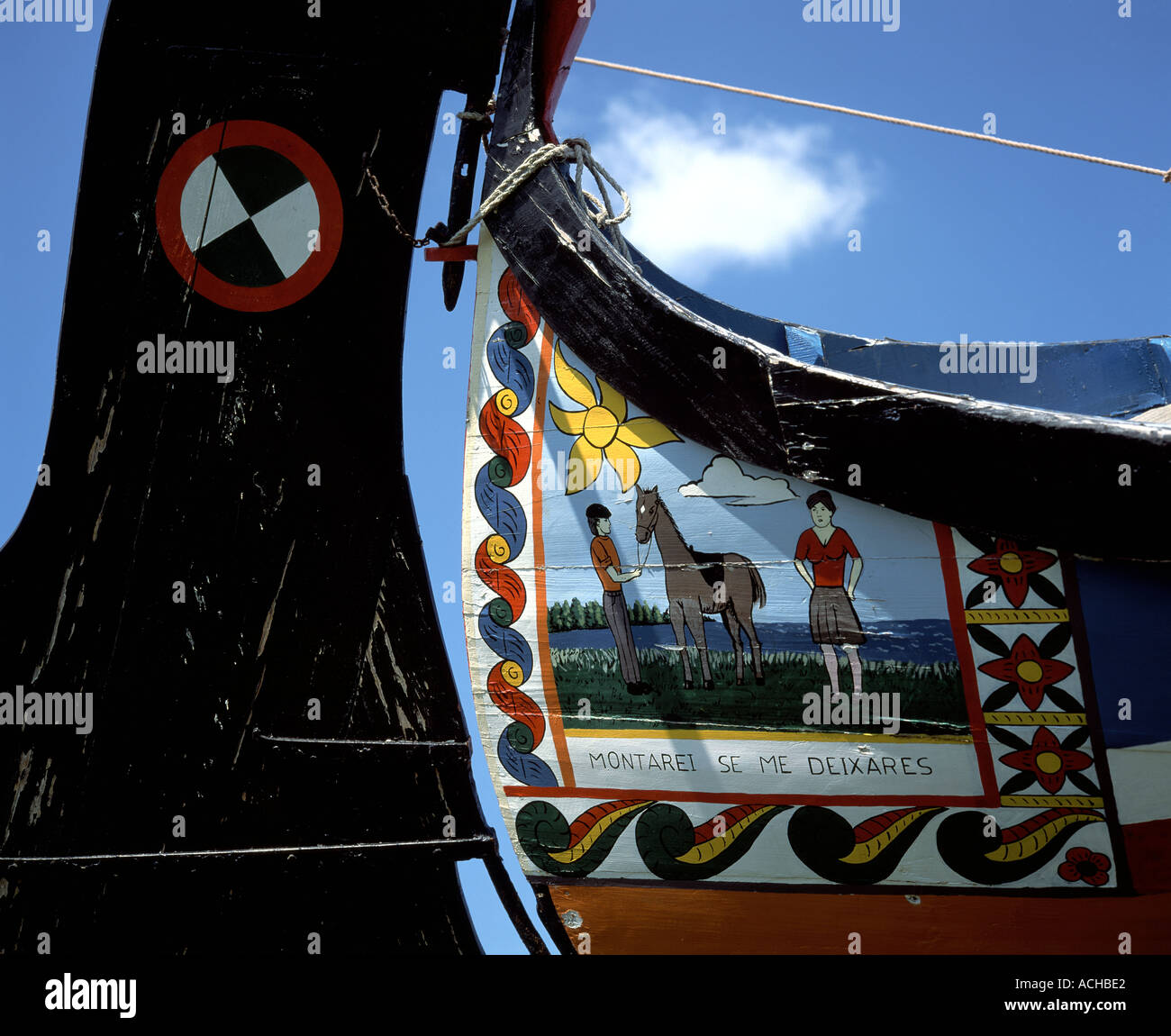 Decorate la poppa ed il timone di un Moliceiro barca da pesca, laguna di Aveiro, Portogallo, Europa Foto Stock