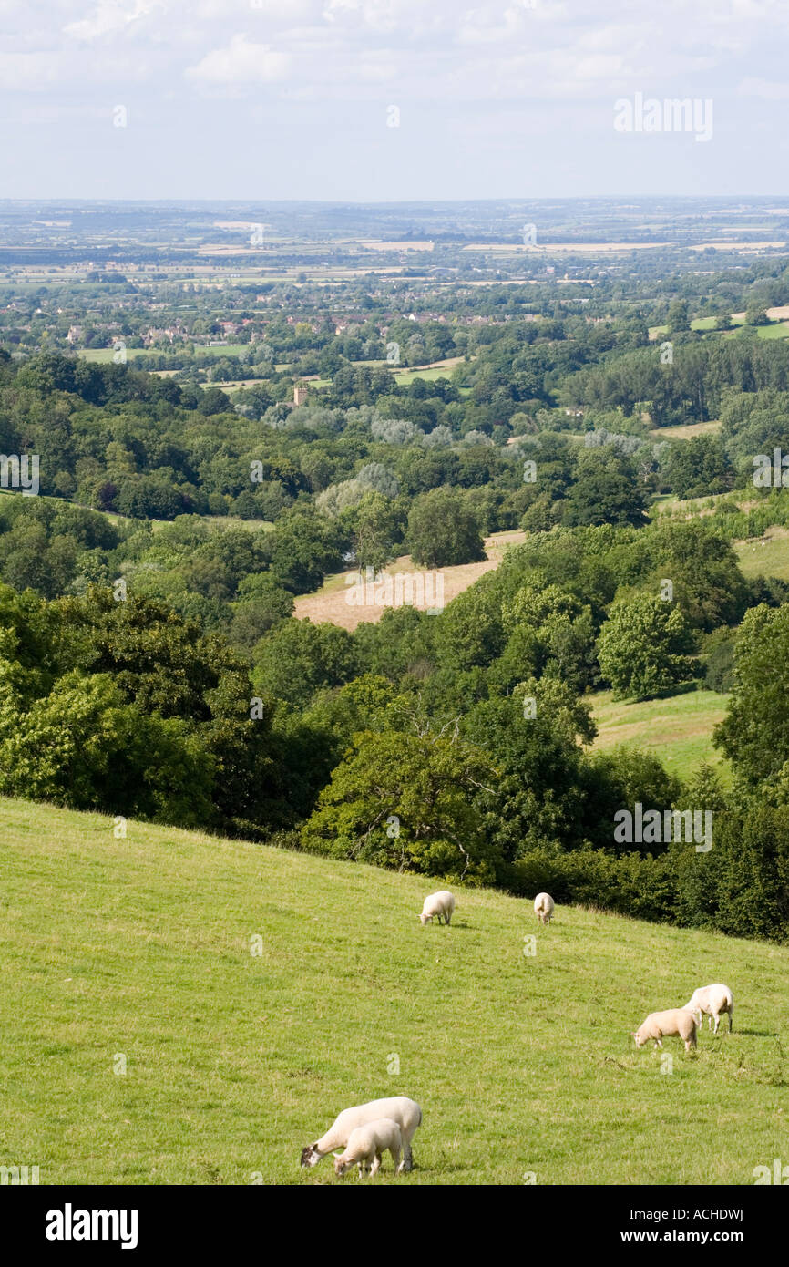 Il rotolamento Cotswold paesaggio guardando a nord a Broadway dal Snowshill, Gloucestershire Foto Stock