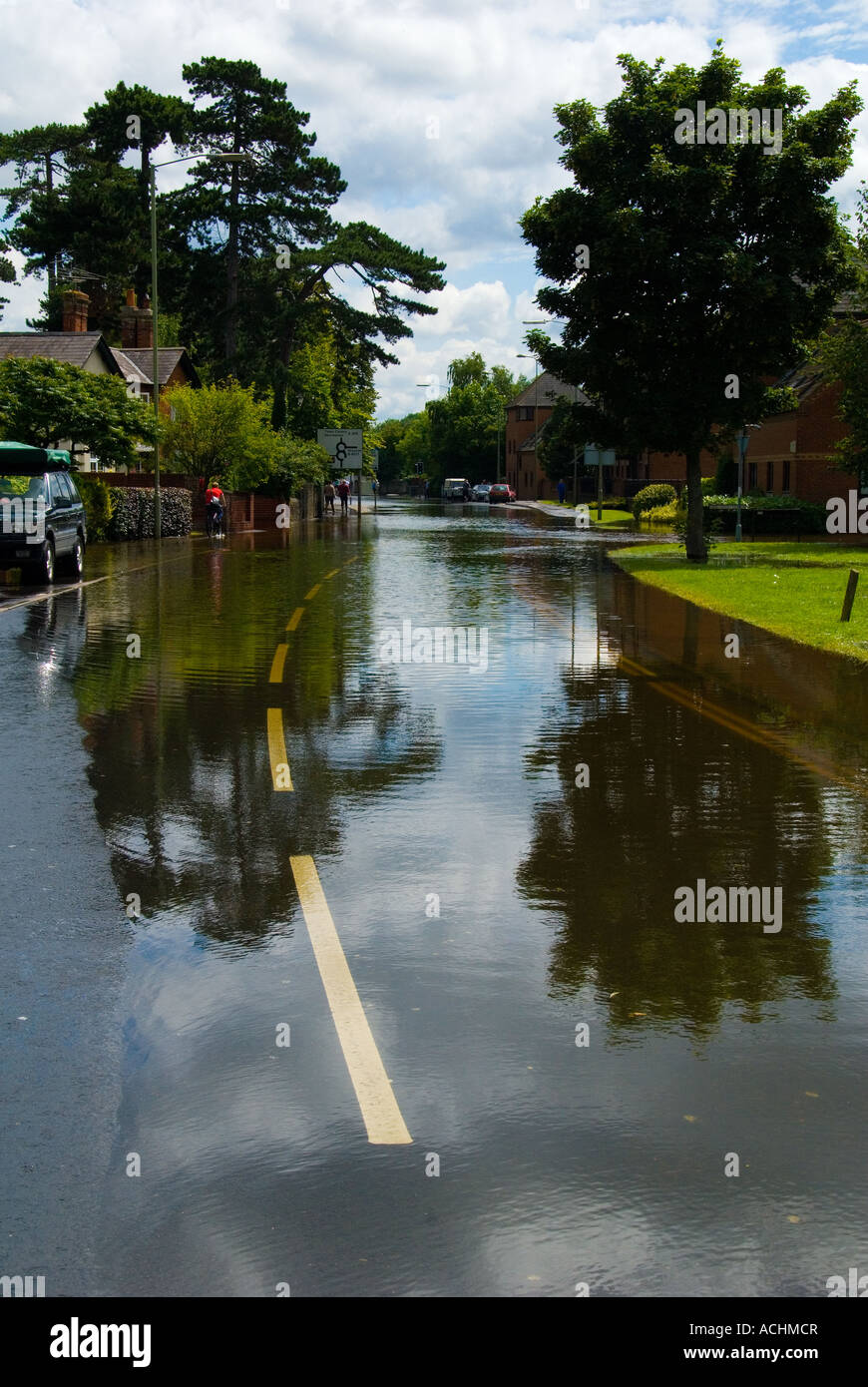 Una strada allagata Abingdon Oxfordshire Foto Stock