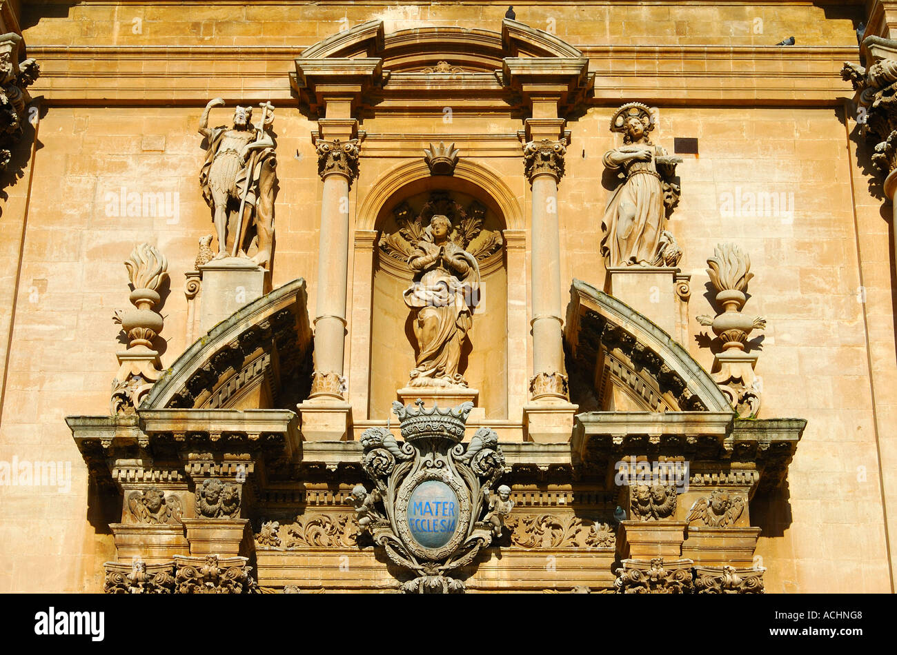 Dettaglio della parte superiore del portale Cattedrale San Giovanni Ragusa Italia Foto Stock