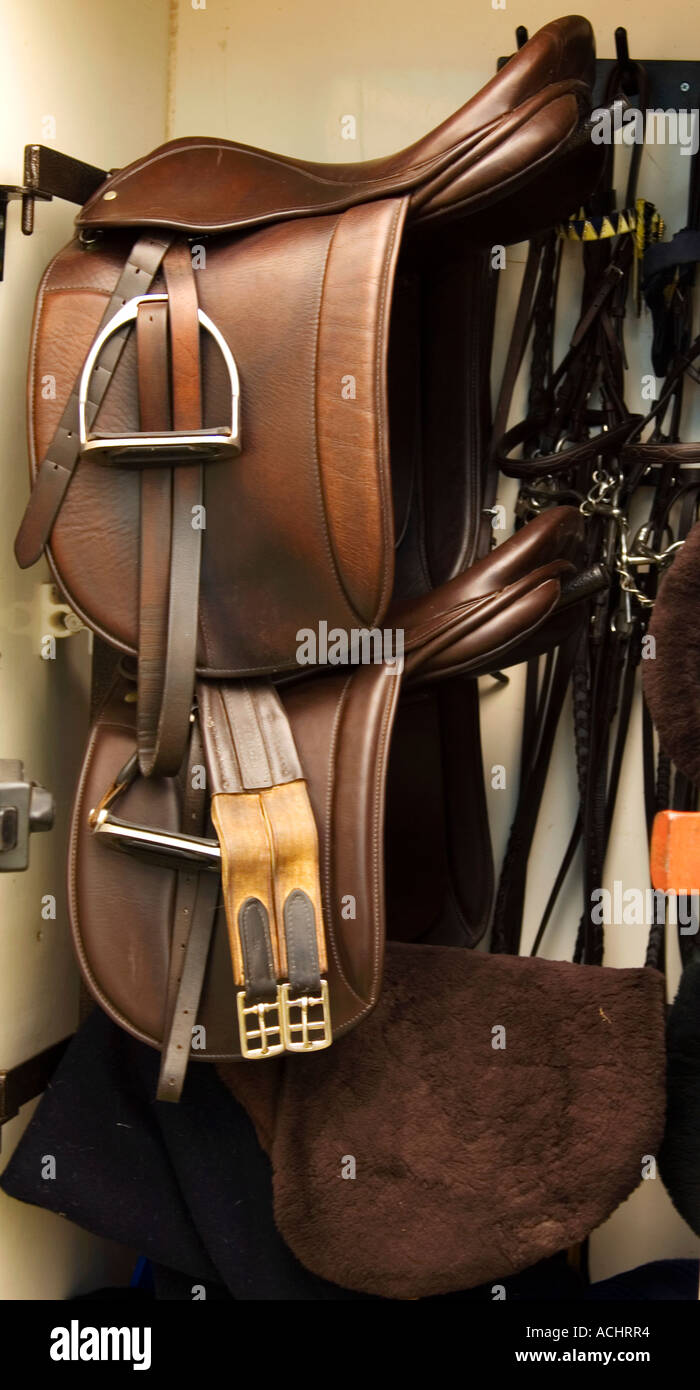 Selle e adesività a cavallo van Foto Stock