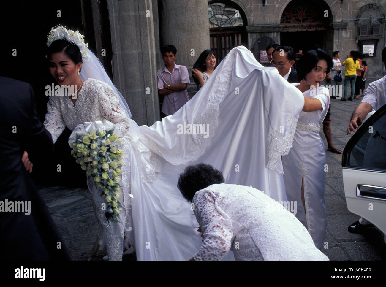 Filippine matrimonio in cattedrale in Manilas Intramuros quartiere Foto Stock