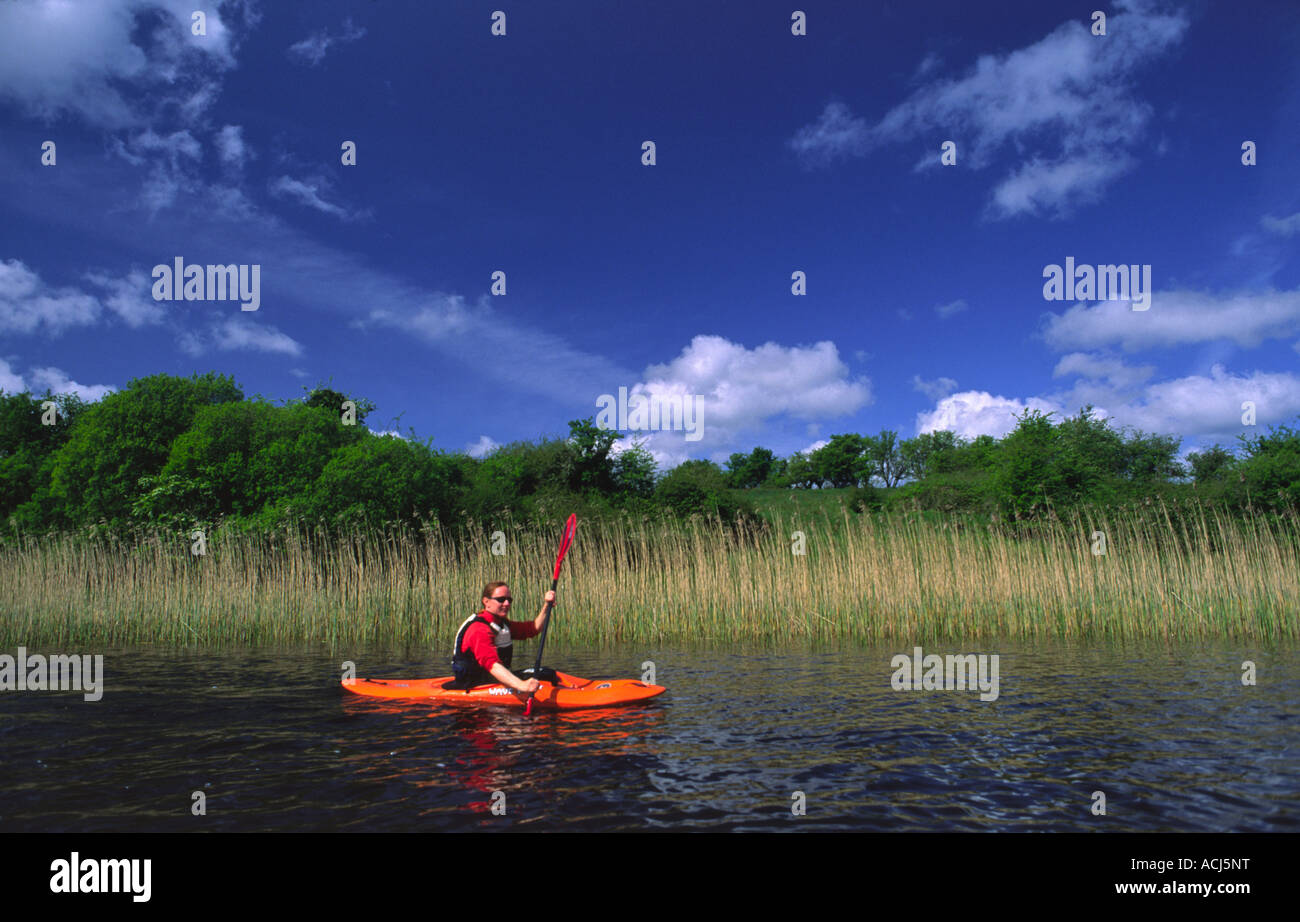 Estate kayak sulla parte inferiore del Lough Erne. County Fermanagh, Irlanda del Nord, Regno Unito. Foto Stock