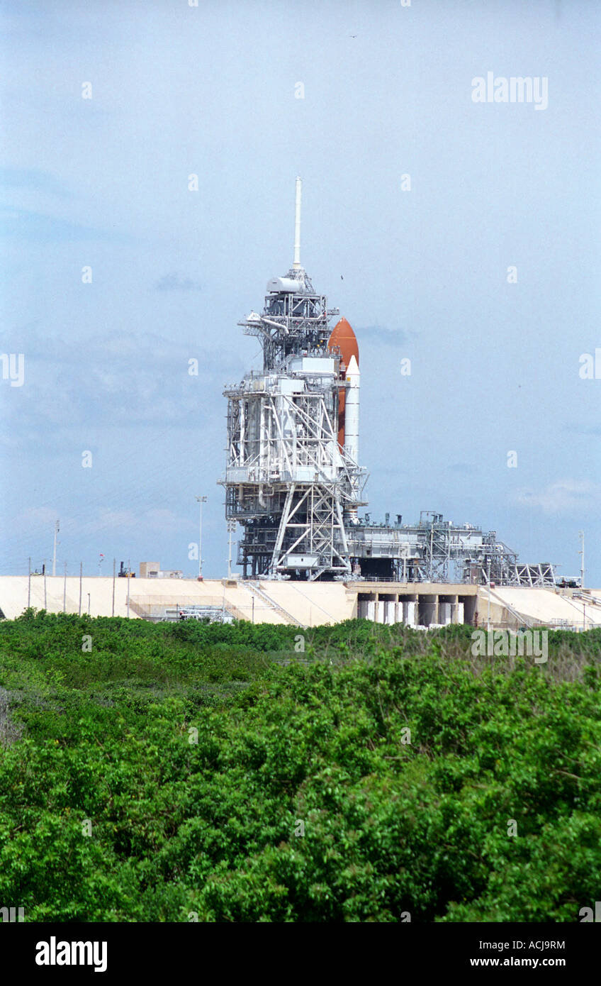 Lo space shuttle sulla rampa di lancio presso il Kennedy Space Center in Florida Foto Stock