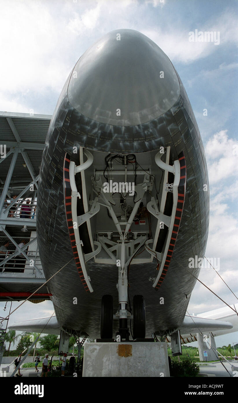 Space Shuttle presentano close up del sottocarro e piastrelle al Kennedy Space Center in Florida USA Foto Stock