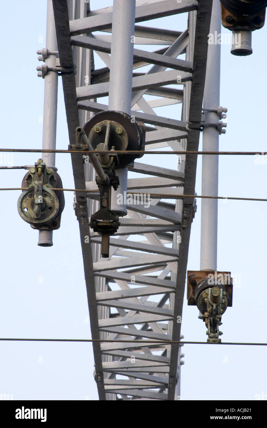 Potenza di overhead gantry e fili Foto Stock
