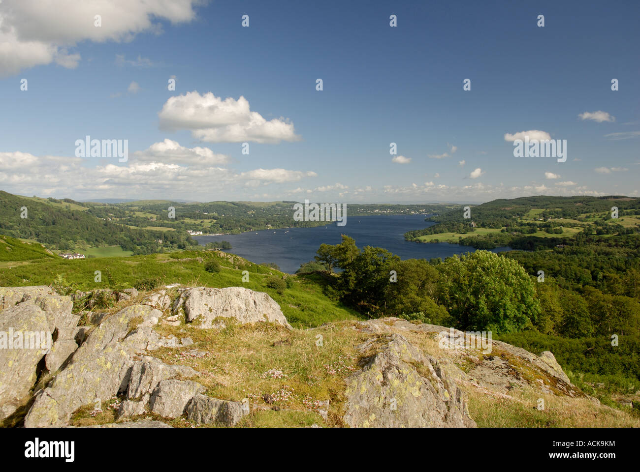 Lago di Windermere visto da Loughrigg vicino a Ambleside, Cumbria, Lake District, REGNO UNITO Foto Stock