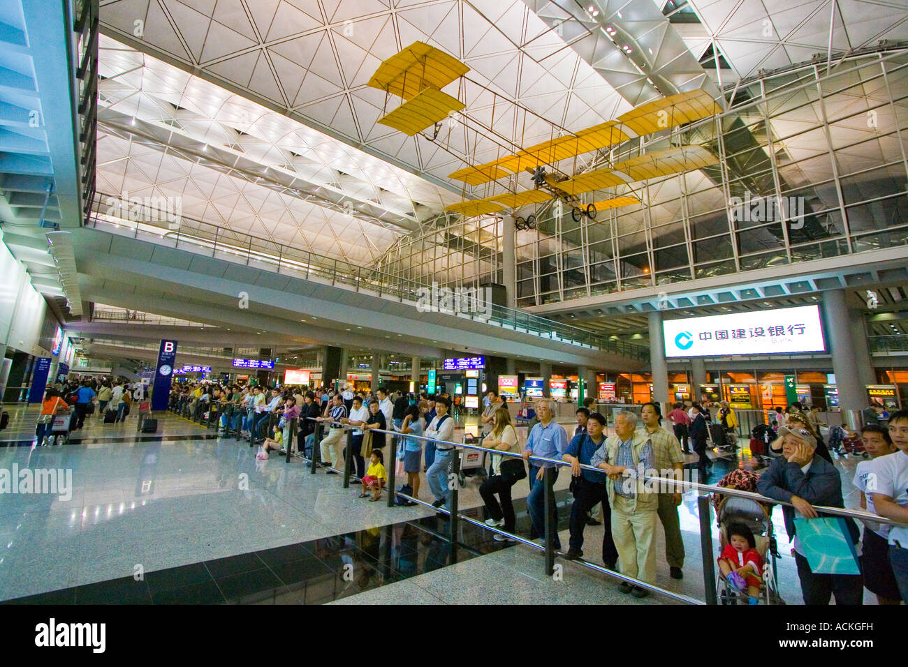 Sala Arrivi dell'Aeroporto Internazionale di Hong Kong HKG Foto Stock