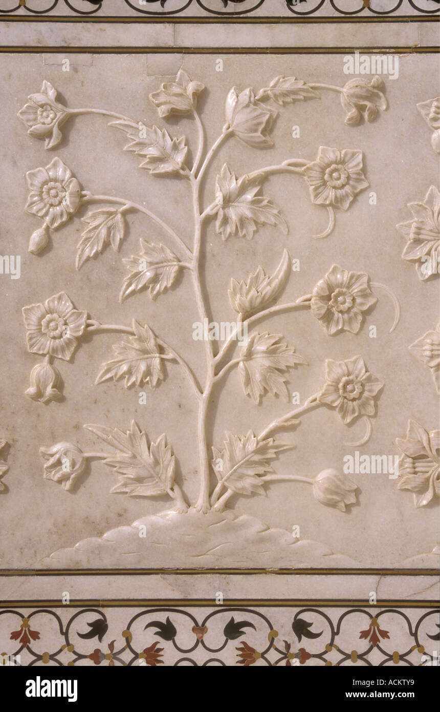 Close up dettaglio della fine rilievo inciso il carving del Taj Mahal Agra Uttar Pradesh, India Foto Stock