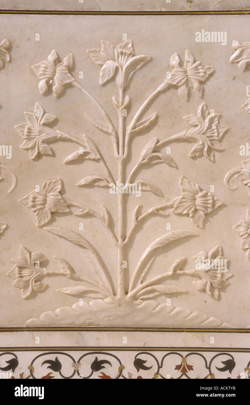 Close up dettaglio della fine rilievo inciso il carving del Taj Mahal Agra Uttar Pradesh, India Foto Stock