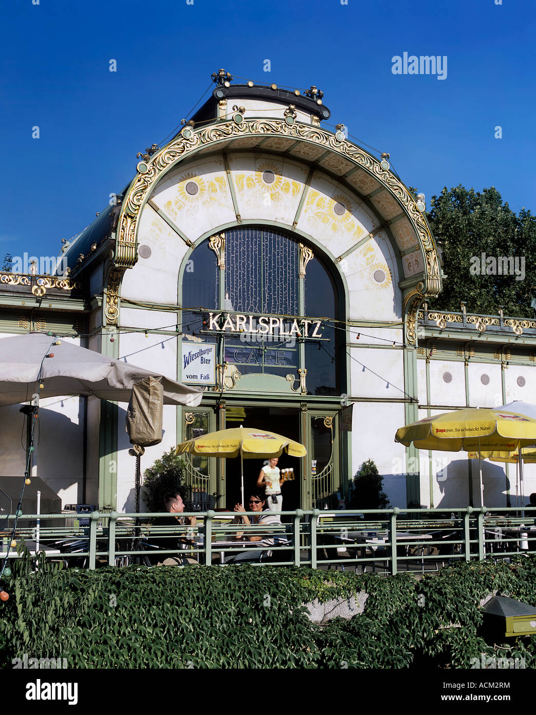La Art Nouveau stazione Karlsplatz, Vienna (1899-1900 progettato da Otto Wagner). Foto Stock