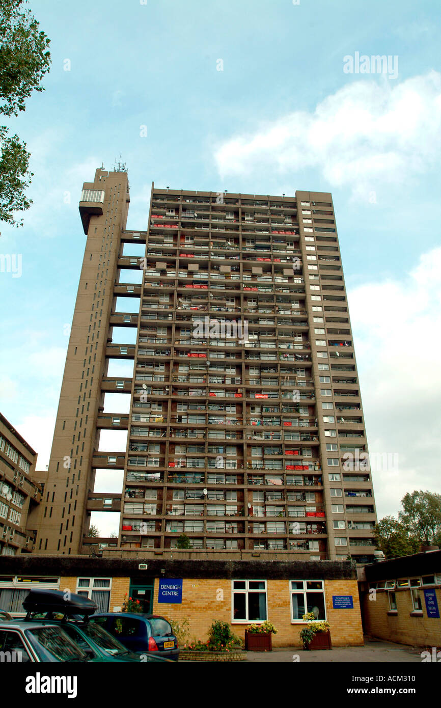 Edifici e facciate di edifici intorno al Westbourne Park area del West London Foto Stock