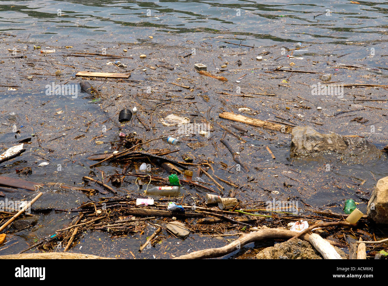 Inquinamento delle acque del fiume Allegheny nella città di Pittsburgh Pennsylvania Pa USA Foto Stock