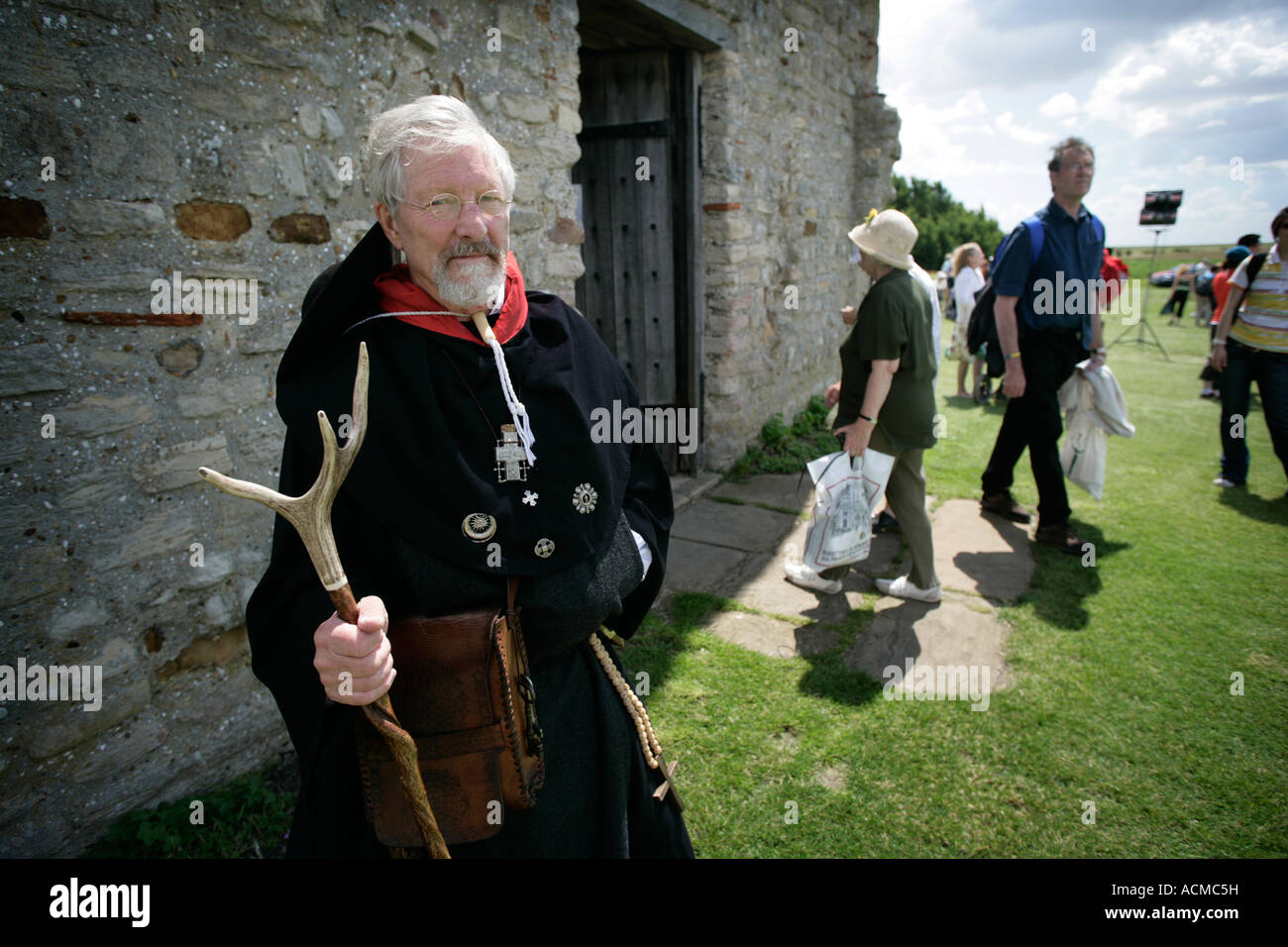 Kester, una rievocazione storica ventilatori Il Bradwell pellegrinaggio, Bradwell sul mare Essex, Inghilterra, Regno Unito Foto Stock