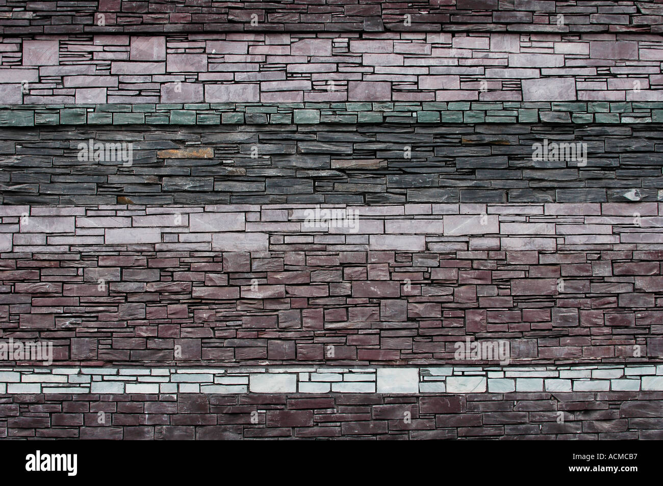 Welsh Slate il rivestimento sulla parete esterna del Wales Millennium Centre Cardiff Bay South Wales UK Foto Stock