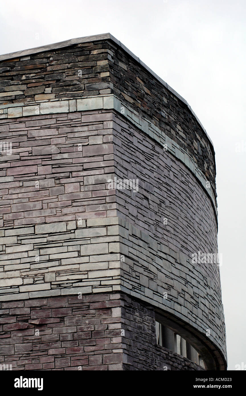 Welsh Slate il rivestimento sulla parete esterna del Wales Millennium Centre Cardiff Bay South Wales UK Foto Stock