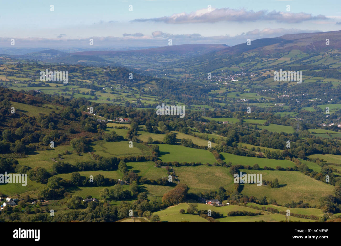 Vista panoramica sulla valle di Usk a nord ovest di Abergavenny nel Parco Nazionale di Brecon Beacons South Wales UK Foto Stock