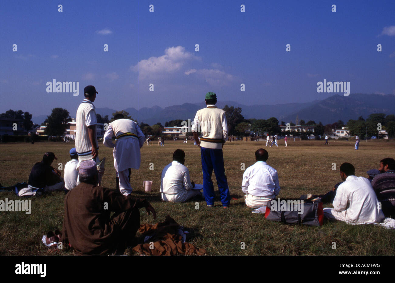 Locali la domenica pomeriggio partita di cricket di Islamabad in Pakistan Foto Stock