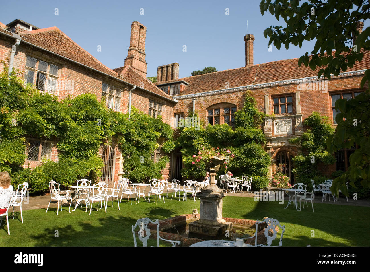 Country Garden a metà estate in Suffolk Foto Stock