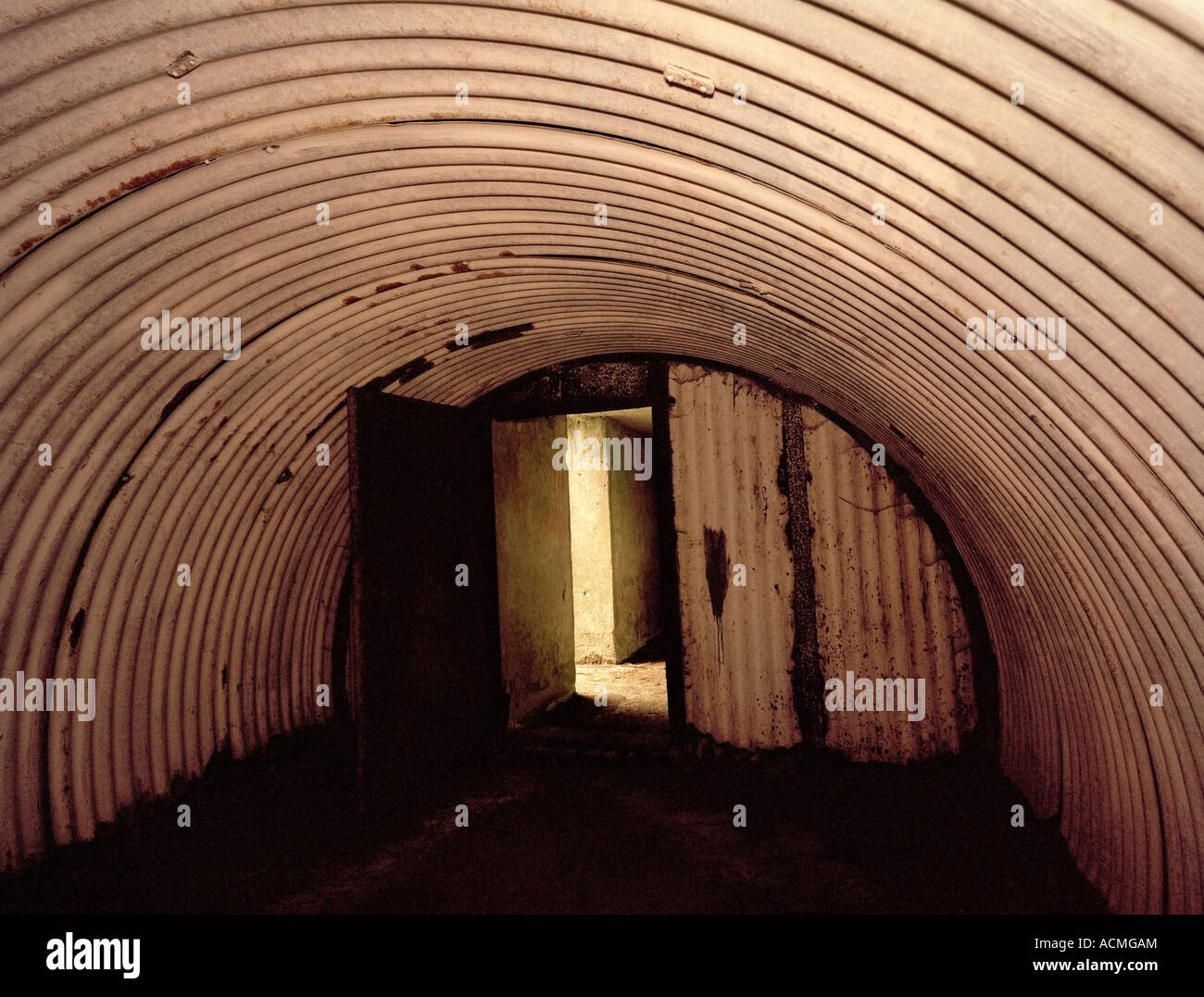 All'interno di un mondo in guerra due air raid shelter, RAF Biggin Hill, Kent, Inghilterra, Regno Unito. Foto Stock