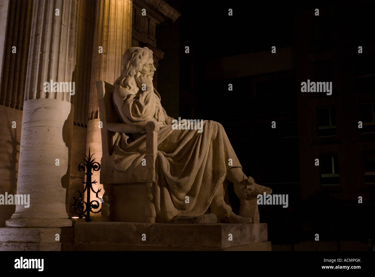 Avignon Francia Place de l'Horloge teatro con facciata barocca statua di Molière Foto Stock