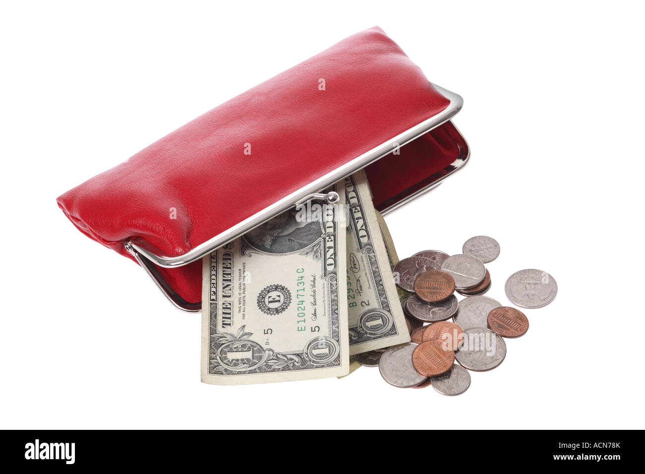 Portamonete rosso e denaro ritagliata su sfondo bianco Foto Stock