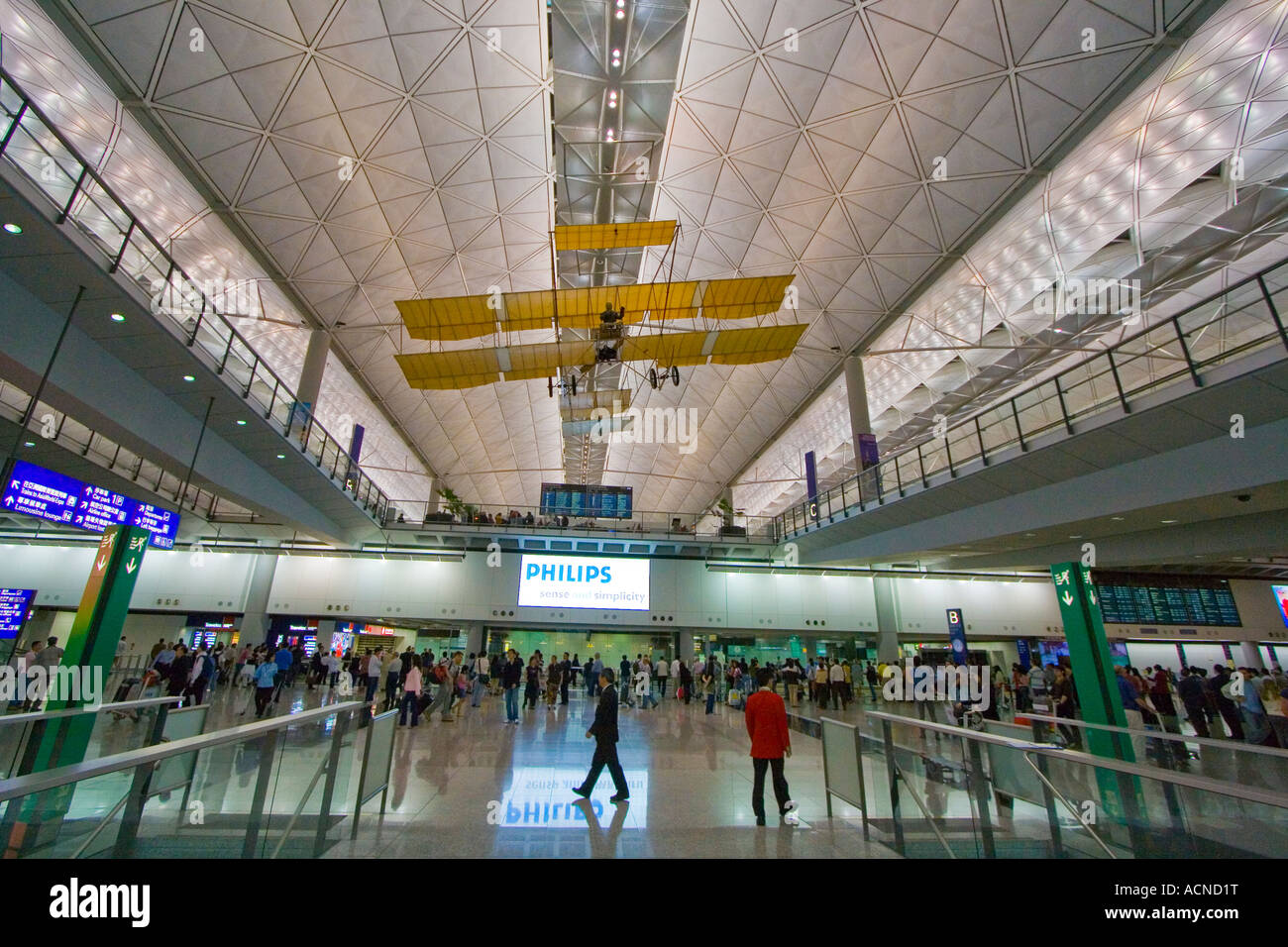 Sala partenze dell'Aeroporto Internazionale di Hong Kong HKG Foto Stock