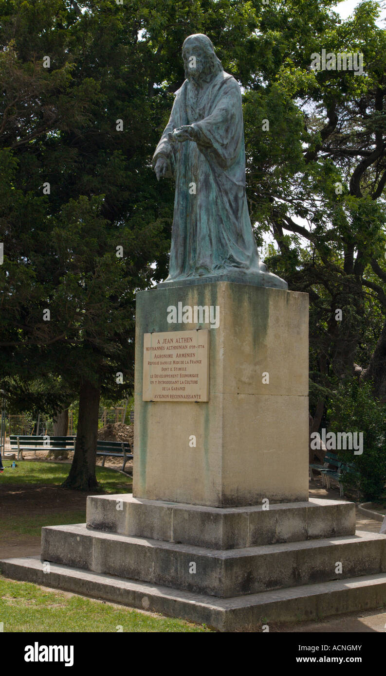 Avignon Francia Rocher des Doms statua al XVIII secolo immigrato armeno e miglioratore agricoli Jean Althen Foto Stock