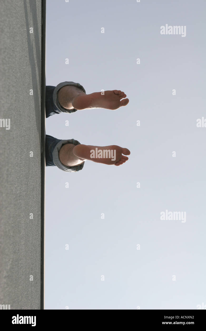 Penzolare in piedi - Füße baumeln lassen Foto Stock