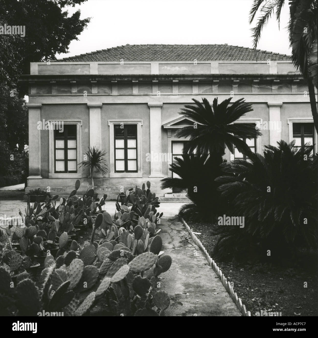 Edificio principale all'interno del Giardino Botanico di Palermo capitale della isola di Sicilia Italia Foto Stock