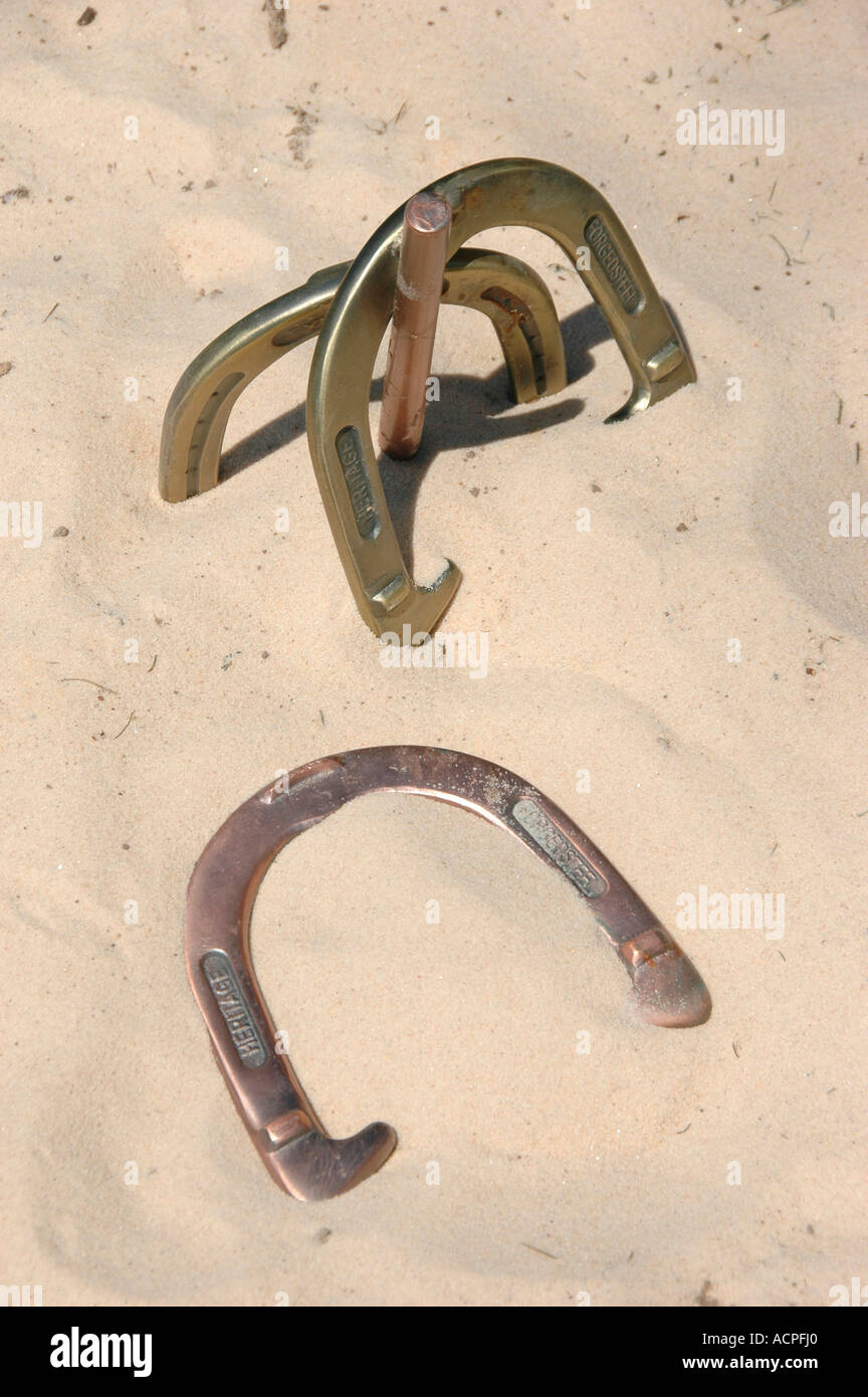 Horseshoe pit e scarpe per un vero gioco al dude ranch realizzato nel cortile del Sand Contest al 74 Ranch in Jasper GA Foto Stock