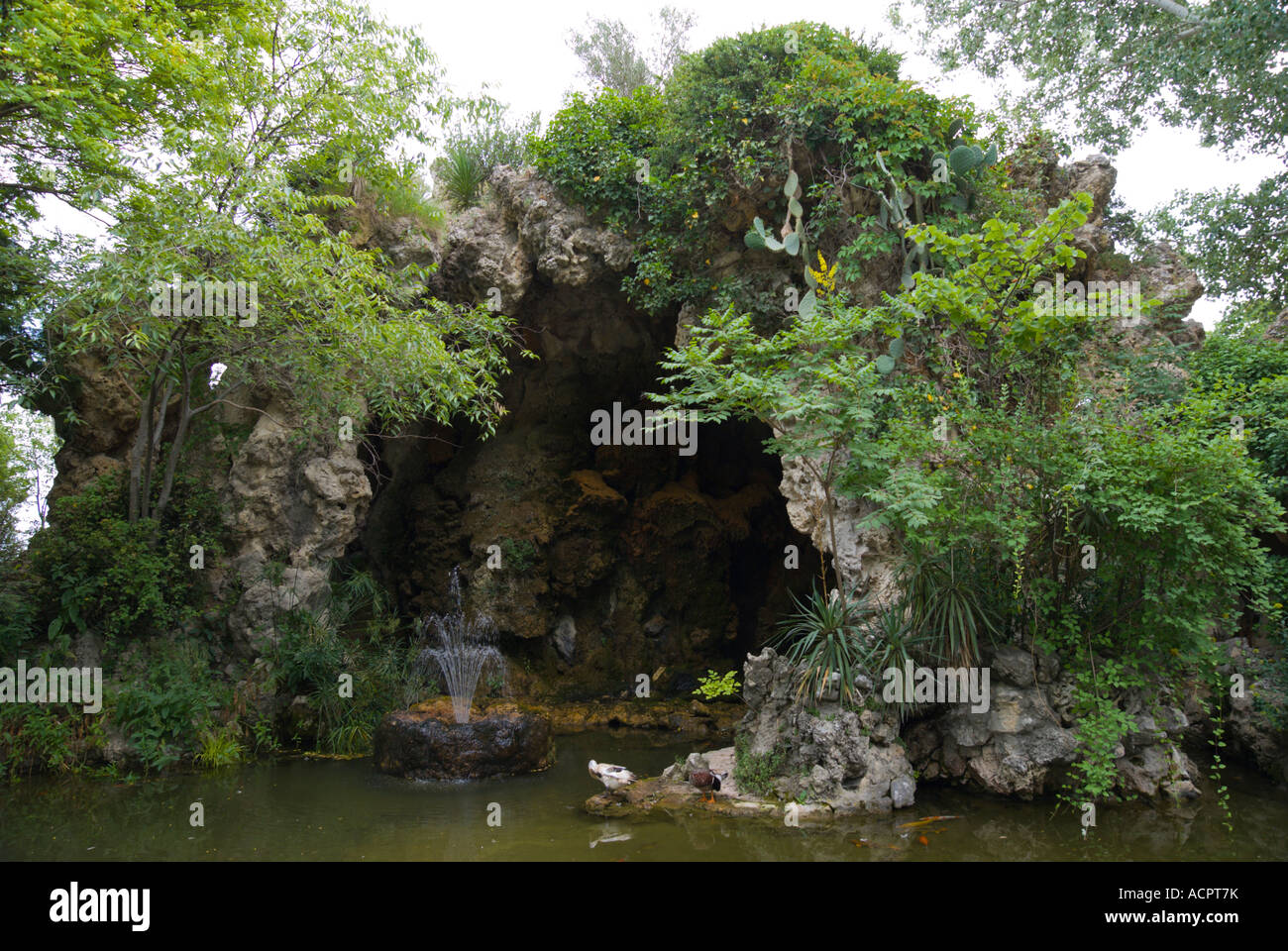 Avignon Francia Rocher des Doms la grotta e la falesia Foto Stock