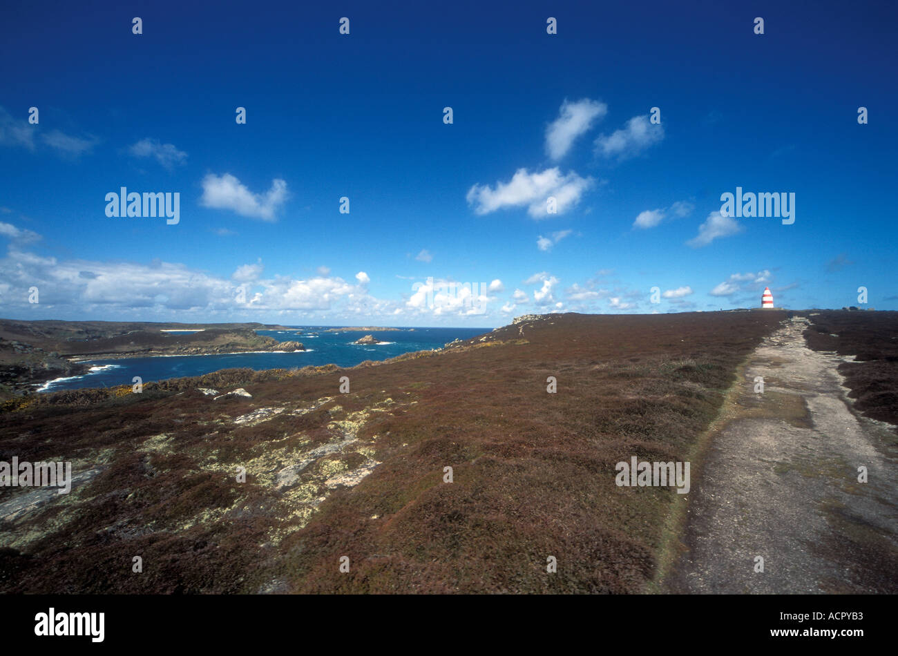 ST MARTIN'S faro a luce rotante e il percorso isole Scilly Foto Stock