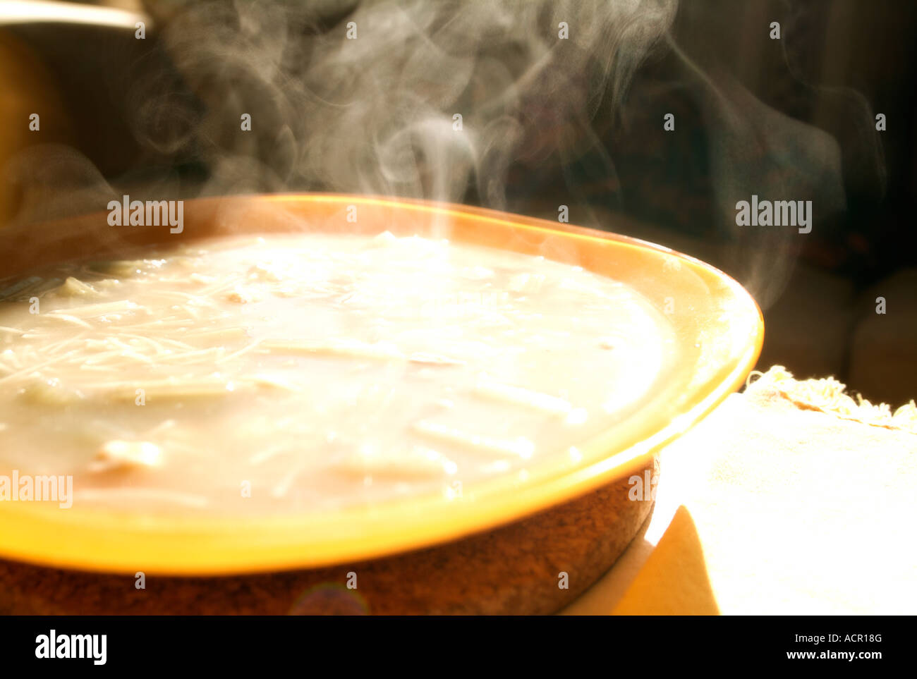 Zuppa di vermicelli piatto fumante. Foto Stock