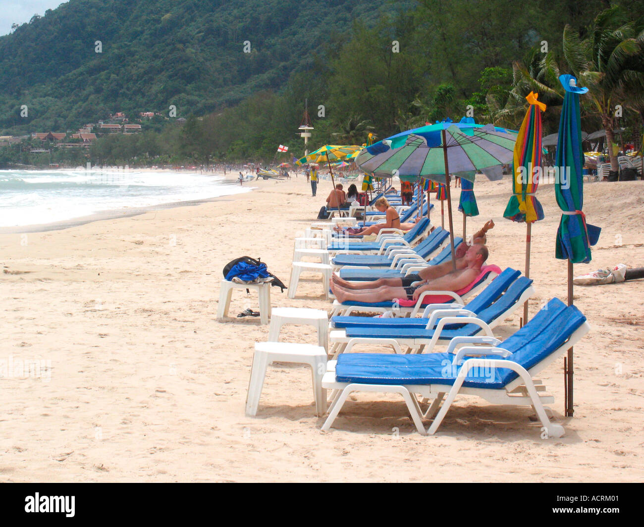 La spiaggia di Patong tranquilla dopo lo tsunami isola di Phuket Thailandia Foto Stock