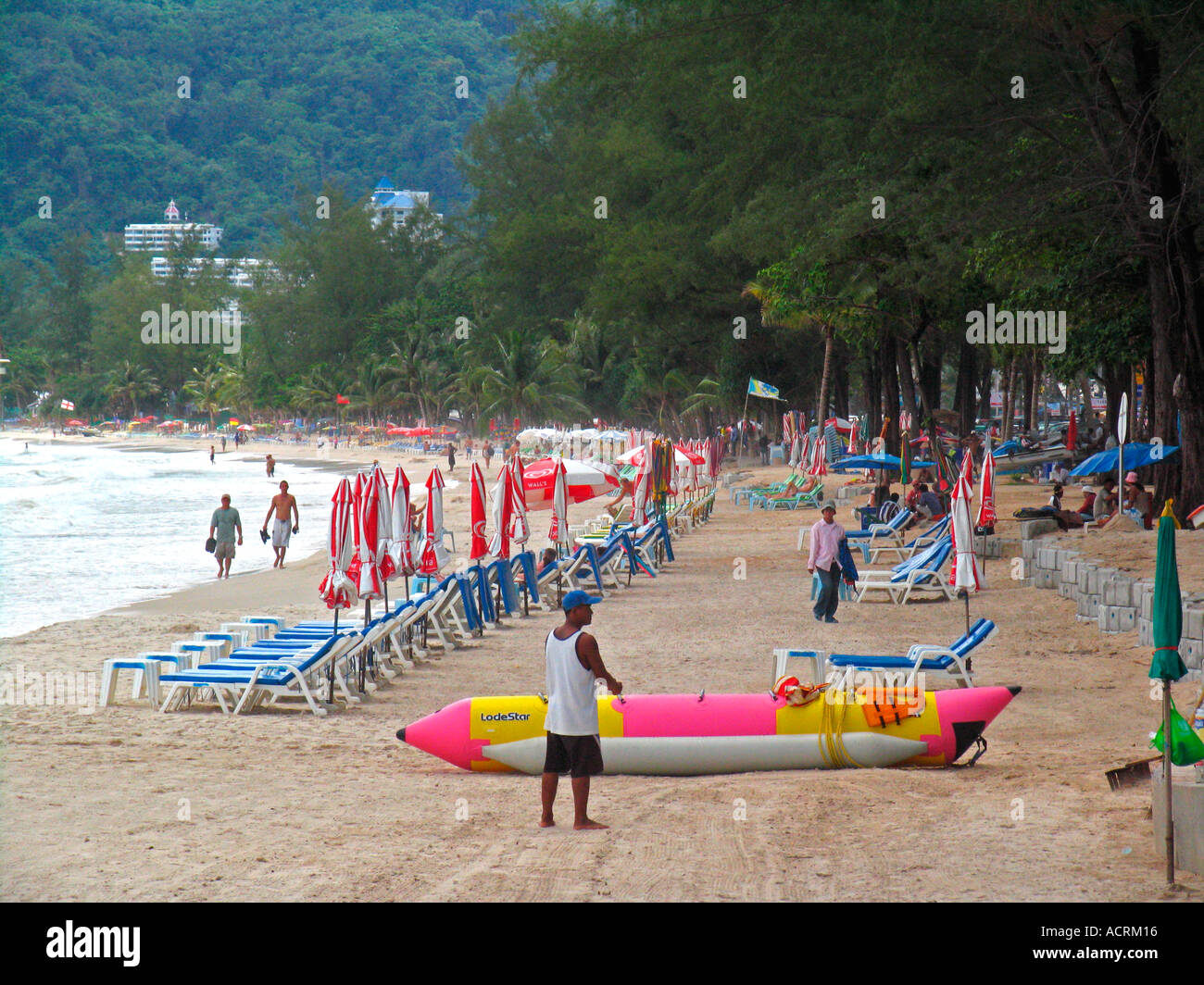 La spiaggia di Patong Phuket isola tranquilla dopo lo tsunami Thailandia Foto Stock