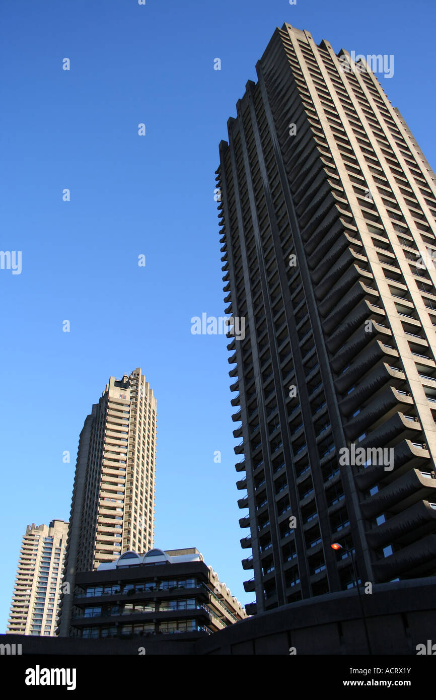 Lauderdale tower con torre di Shakespeare e Cromwell Barbican Londra Agosto 2007 Foto Stock