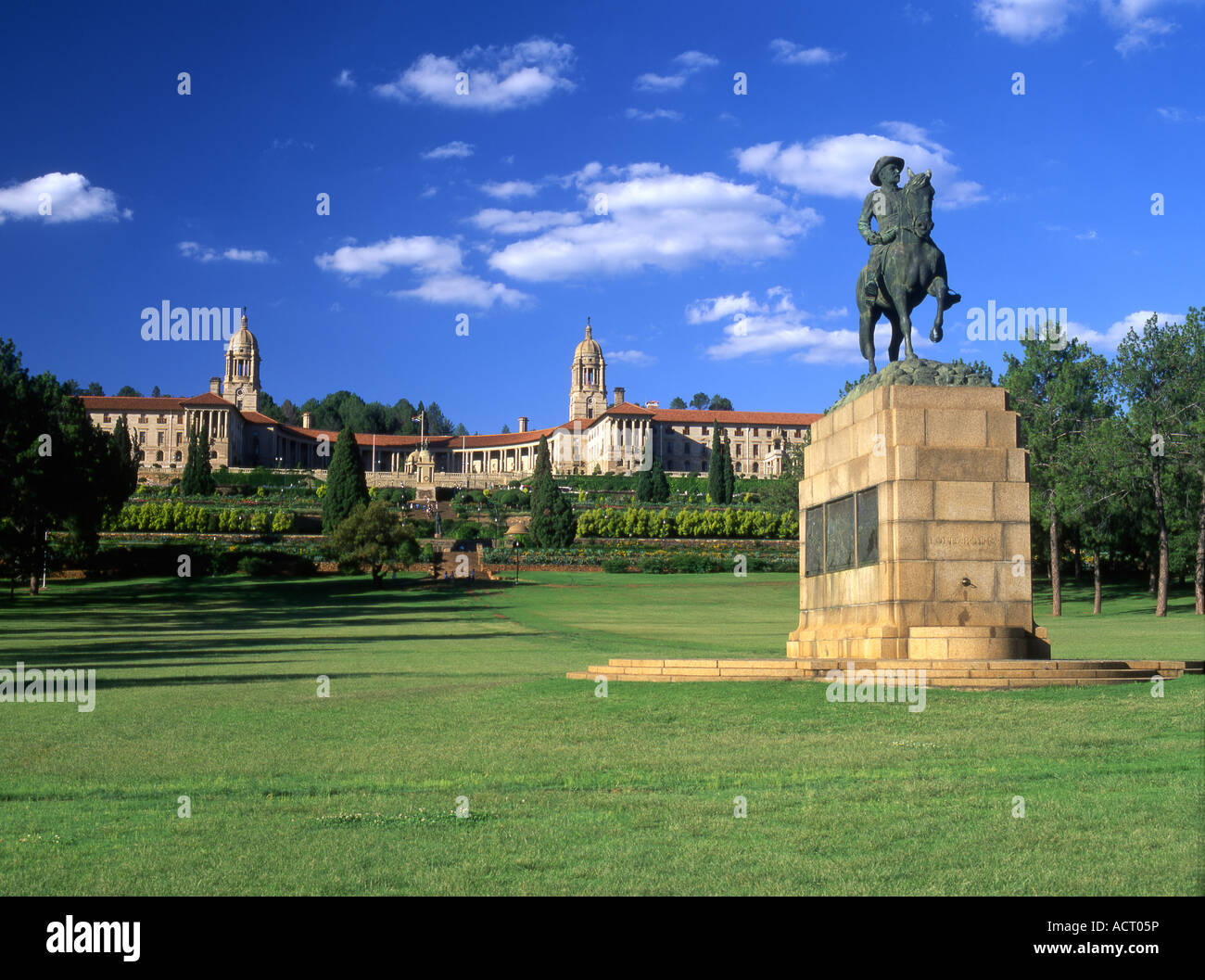 Edifici di unione con la statua del generale Louis Botha montato su un cavallo in architettura di Pretoria da Sir Herbert Baker Foto Stock