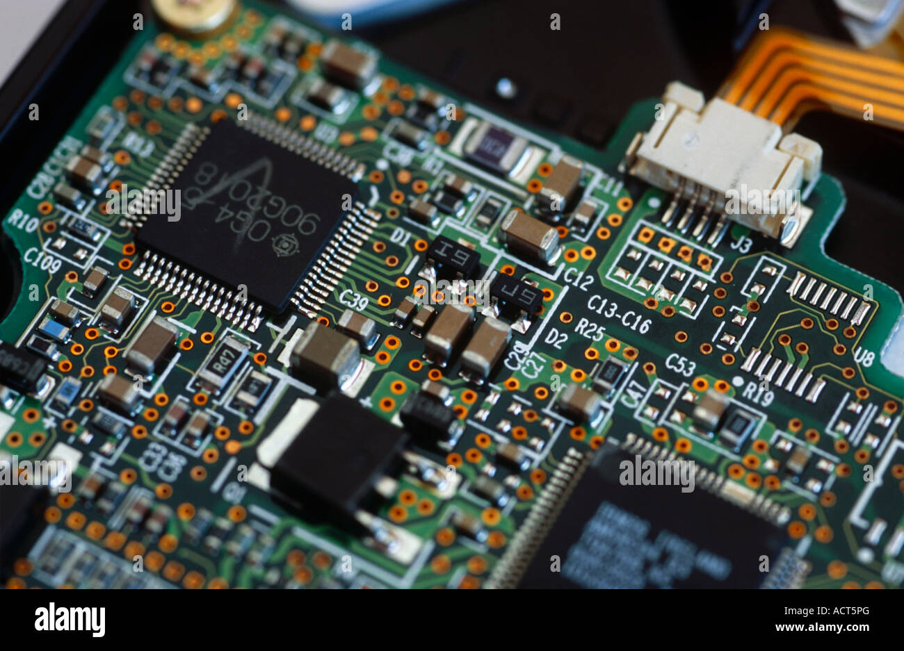 In prossimità di una scheda a circuito integrato che mostra micro componenti elettronici Sud Africa Foto Stock