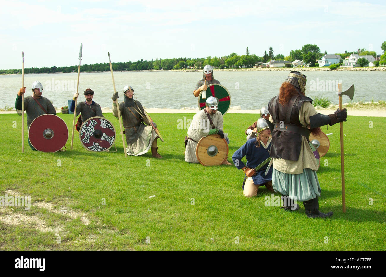 Islandese Abiti etnici in reinactment di Viking battaglia all'islandese Festival a Gimli di Manitoba in Canada Foto Stock