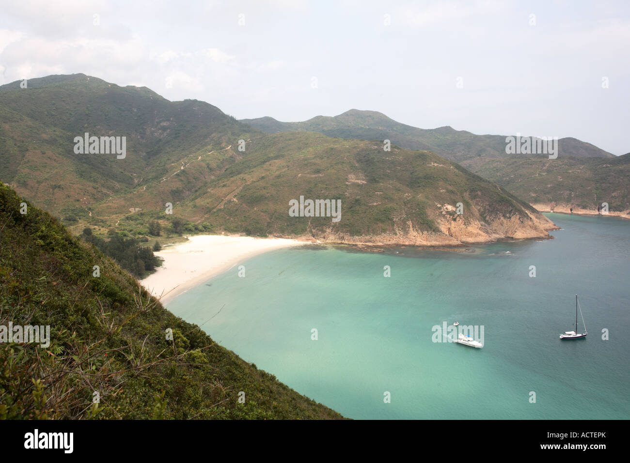 Yacht nella baia di lunga Ke lungo il sentiero Maclehose in Hong Kongs nuovi territori Foto Stock