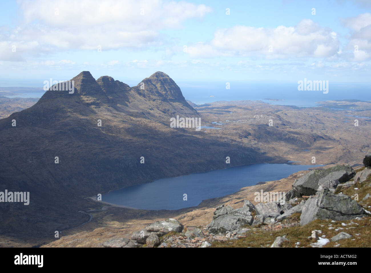 Suilven e loch na gainimh dal vertice della Scozia Canisp Maggio 2006 Foto Stock