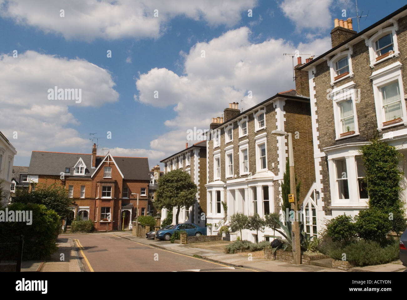 Richmond on Thames Surrey UK tradizionale centro della classe Georgian case di famiglia in una strada chiamata l'Eremo HOMER SYKES Foto Stock