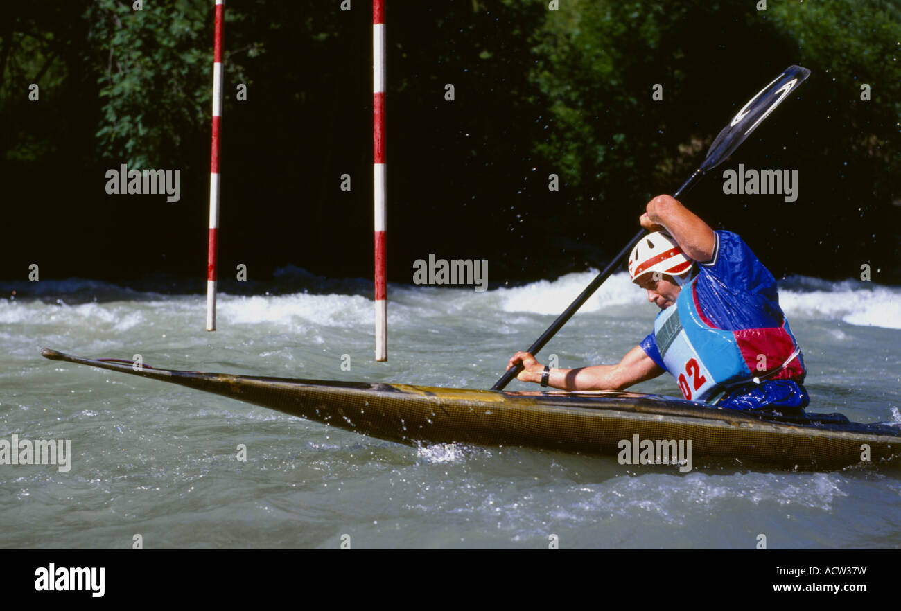 Canoa Slalom concorrenza sul torrente Noce .Valdisole. Foto Stock