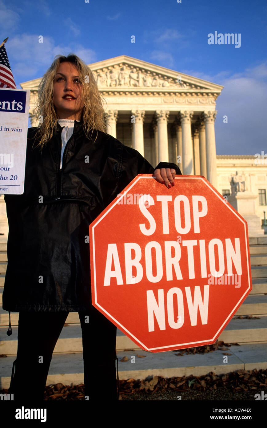 Anti aborto protester presso la Corte suprema degli Stati Uniti Washington DC modello rilasciato Foto Stock