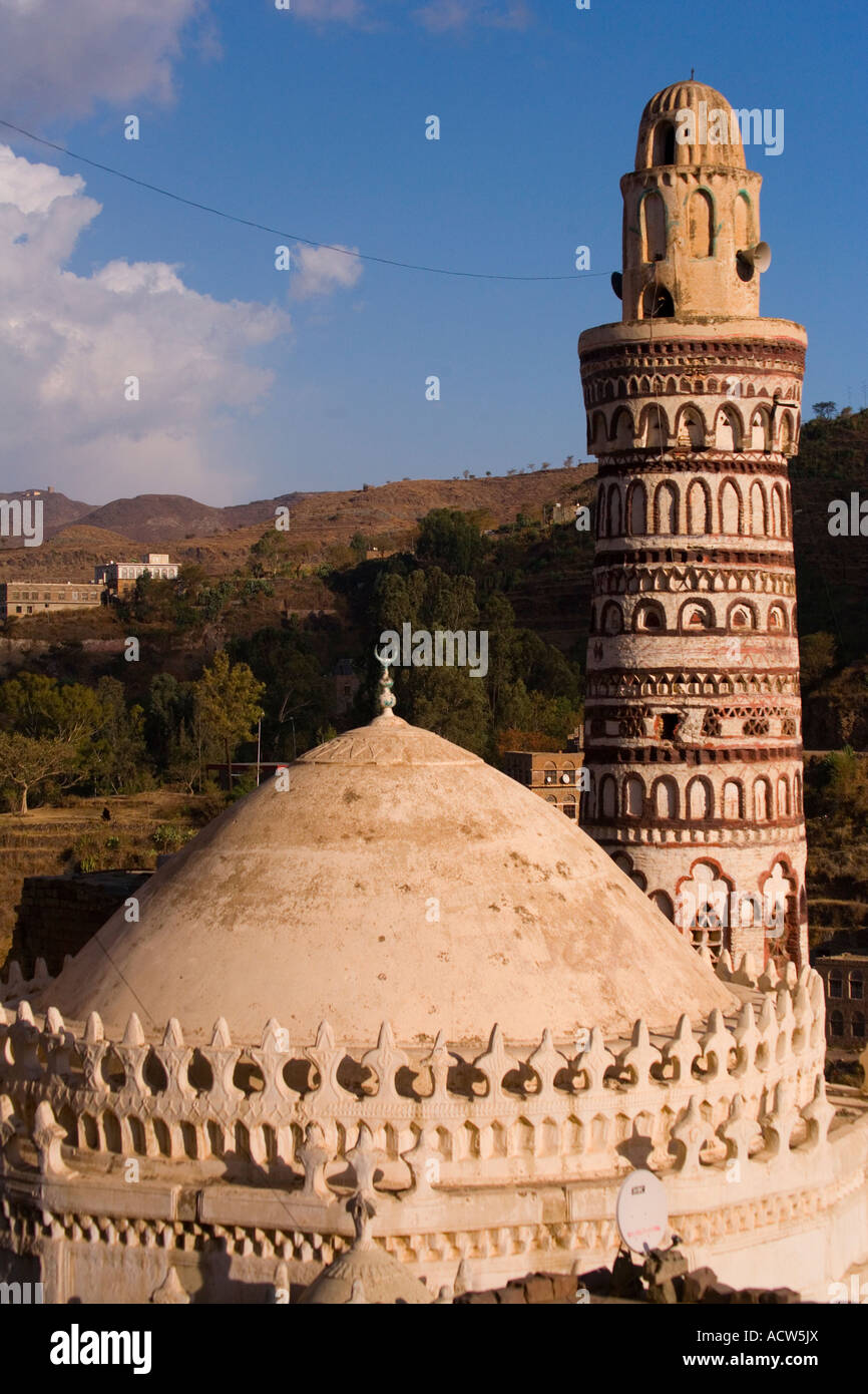 Minareto e cupola della moschea di Giacobbe in Jibla vicino a Taizz Yemen Foto Stock