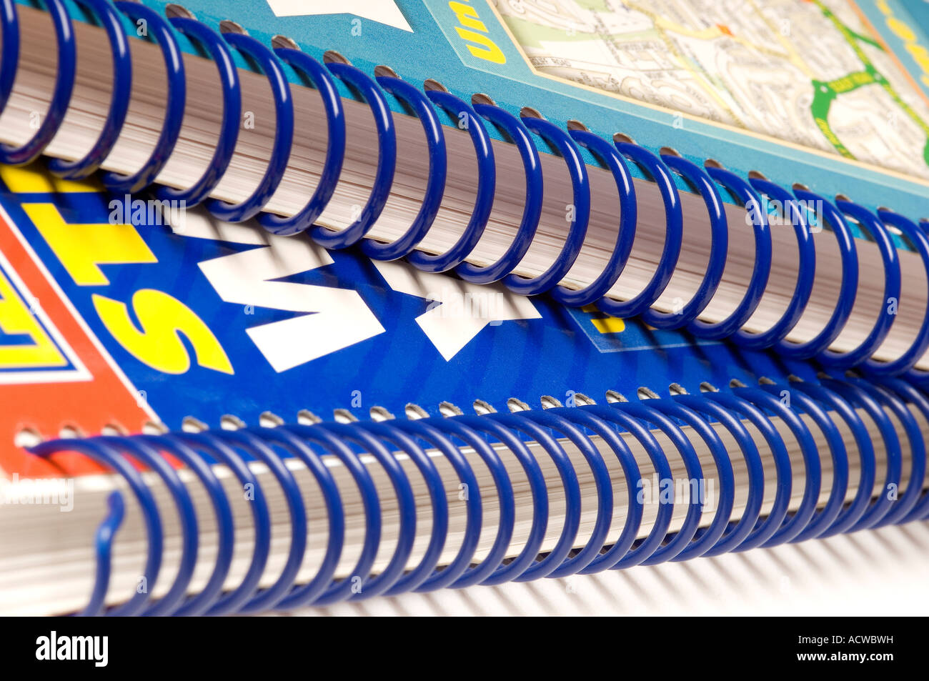 Primo piano del libro mappa con rilegatura a spirale Foto Stock