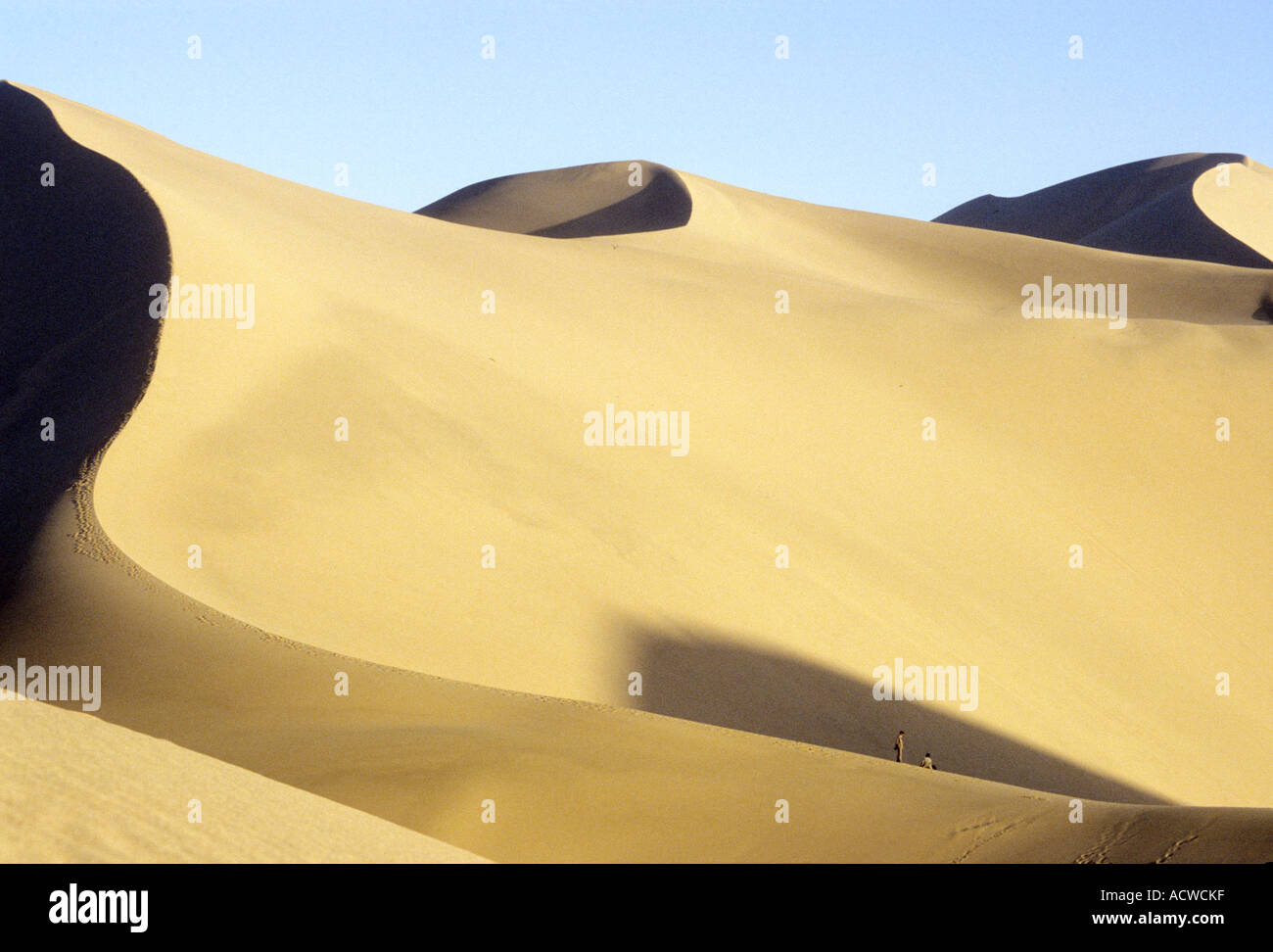 Famosa molto visitato Mingsha dune a DUNHUANG ,deserto dei Gobi Cina occidentale Foto Stock